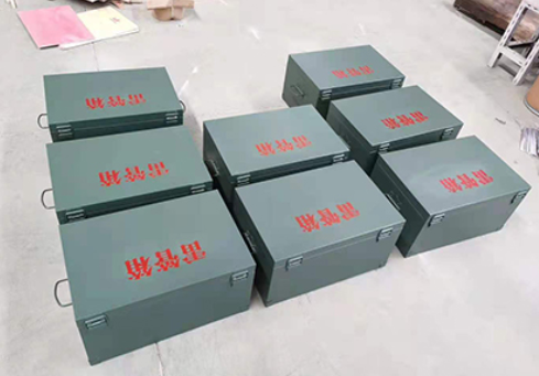 余干炸药箱和雷管箱一般是怎么存放的？